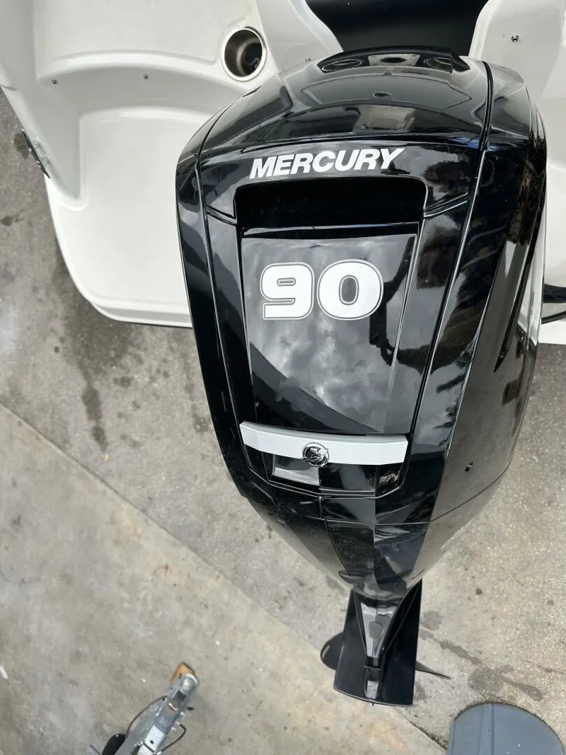 Slide: The Image of Bayliner M17 2023 - 5918043