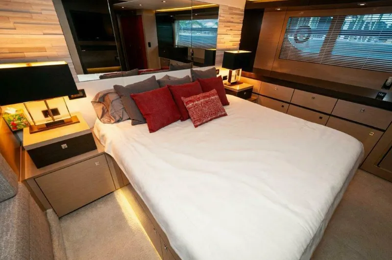 Slide: The Image of 2019 Cruisers Yachts 60 Cantius- AFTER FIVE - 5899024