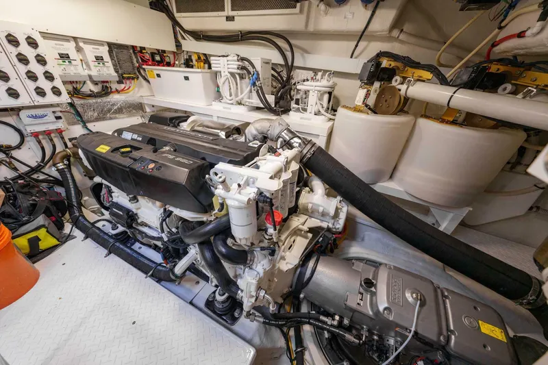 Slide: The Image of 2019 Cruisers Yachts 60 Cantius- AFTER FIVE - 5899063