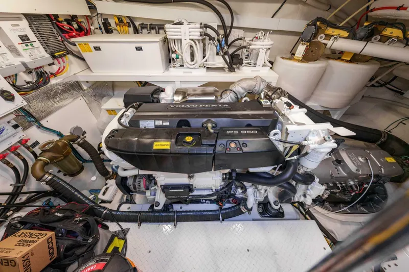 Slide: The Image of 2019 Cruisers Yachts 60 Cantius- AFTER FIVE - 5899064