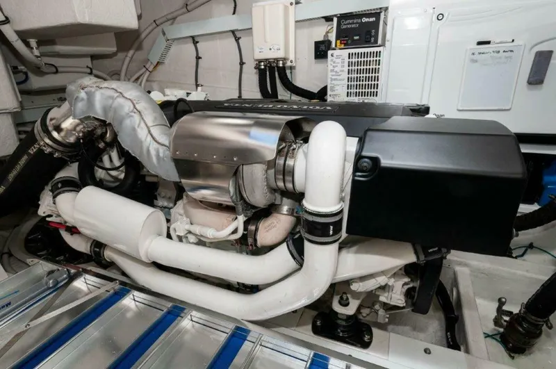 Slide: The Image of 2019 Cruisers Yachts 60 Cantius- AFTER FIVE - 5899065