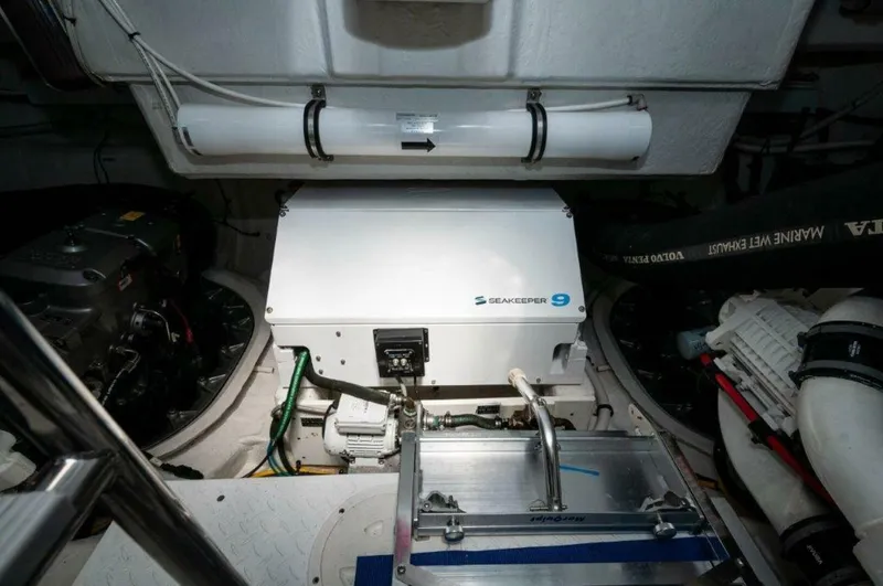 Slide: The Image of 2019 Cruisers Yachts 60 Cantius- AFTER FIVE - 5899068