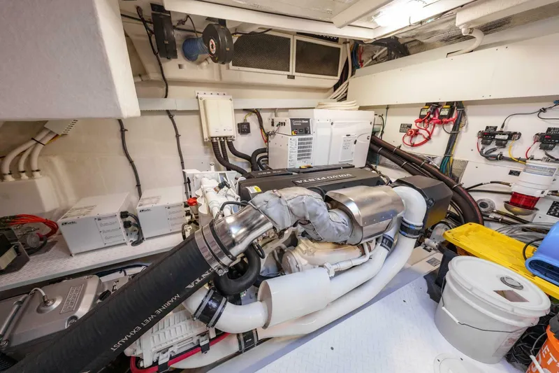 Slide: The Image of 2019 Cruisers Yachts 60 Cantius- AFTER FIVE - 5899062