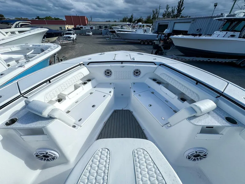 Slide: The Image of Tidewater 302 CC Adventure 2026 - 5896792