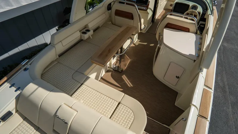 Slide: The Image of Chris-Craft 31 Launch GT 2026 - 5896889
