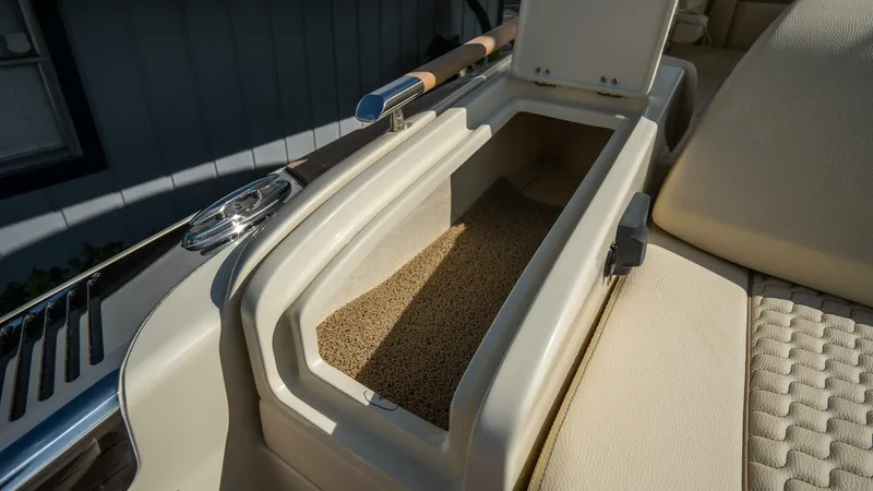 Slide: The Image of Chris-Craft 31 Launch GT 2026 - 5896902