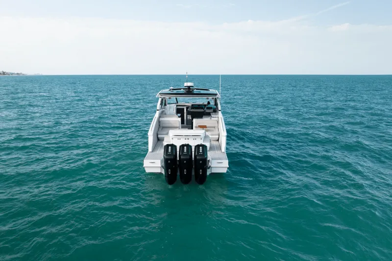 Slide: The Image of Cruisers Yachts 50GLS OB 2026 - 5897023