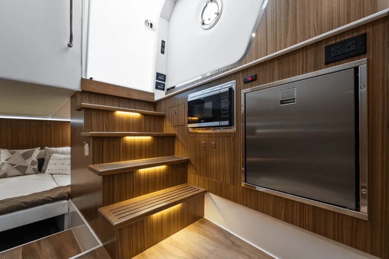 Slide: The Image of Cruisers Yachts 50GLS OB 2026 - 5897033