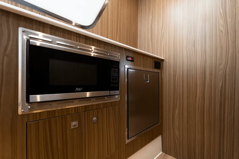 Slide: The Image of Cruisers Yachts 50GLS OB 2026 - 5897035