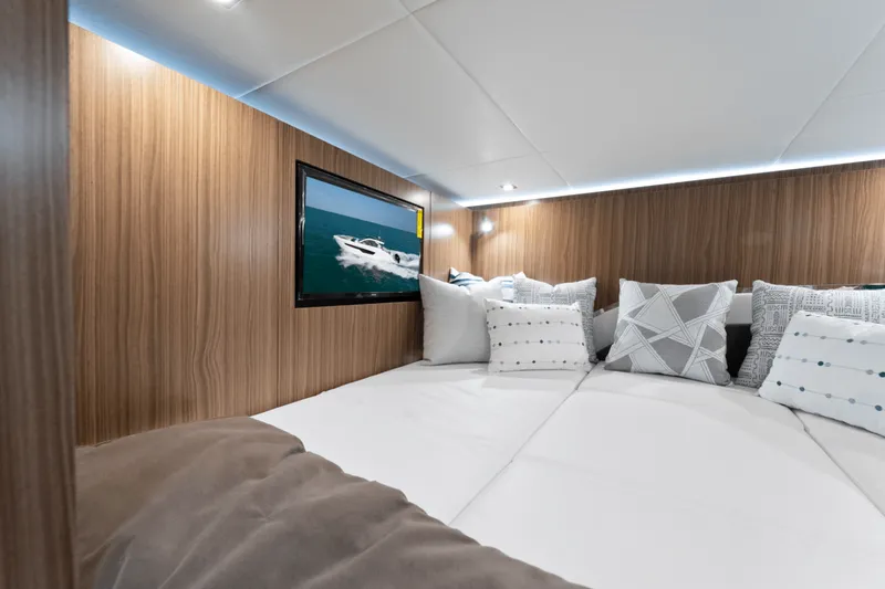 Slide: The Image of Cruisers Yachts 50GLS OB 2026 - 5897038