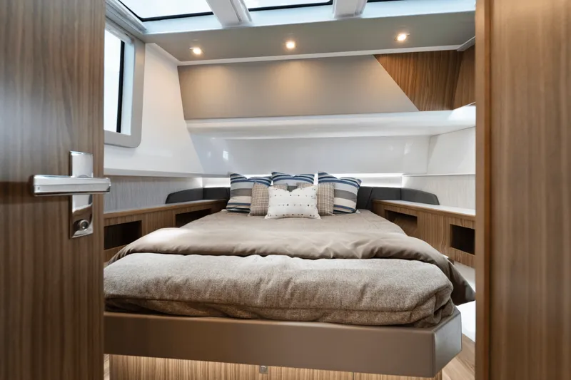 Slide: The Image of Cruisers Yachts 50GLS OB 2026 - 5897047