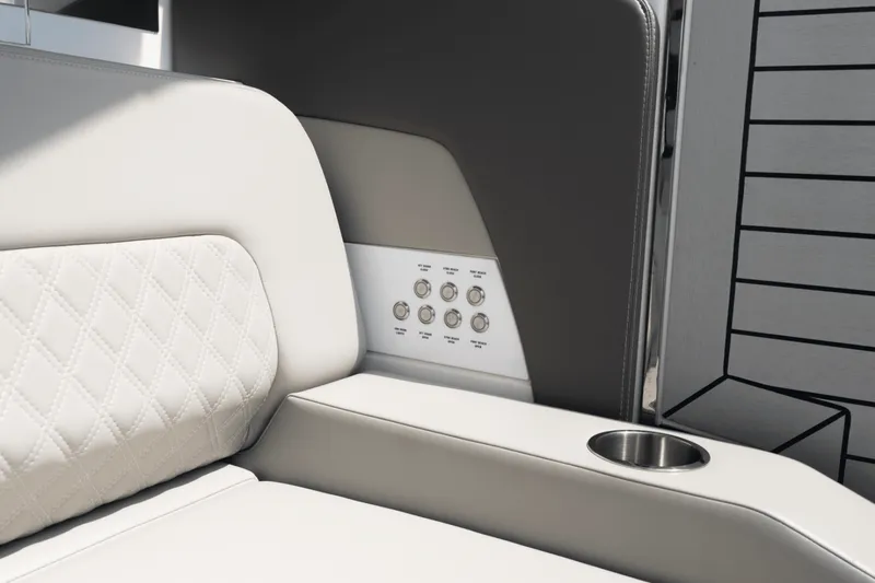 Slide: The Image of Cruisers Yachts 50GLS OB 2026 - 5897064