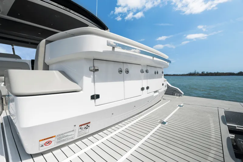 Slide: The Image of Cruisers Yachts 50GLS OB 2026 - 5897068