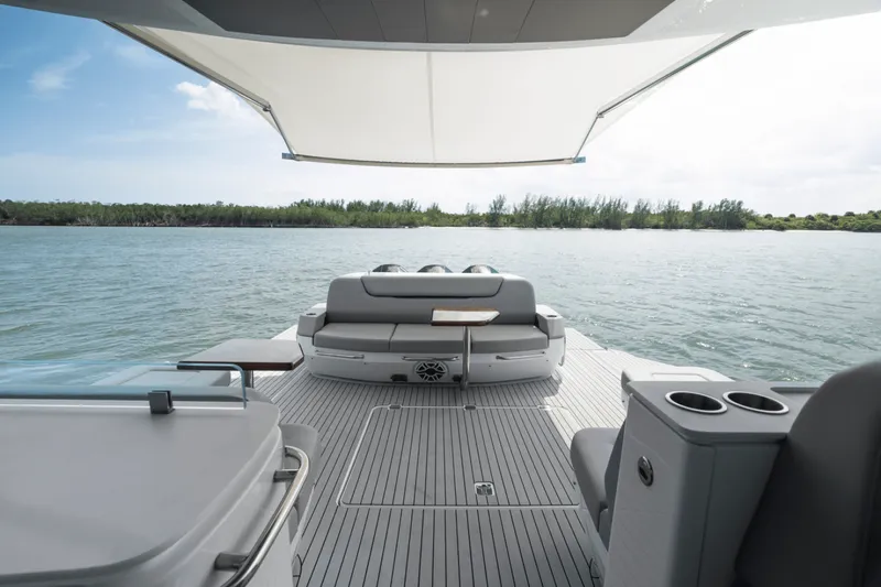 Slide: The Image of Cruisers Yachts 50GLS OB 2026 - 5897081