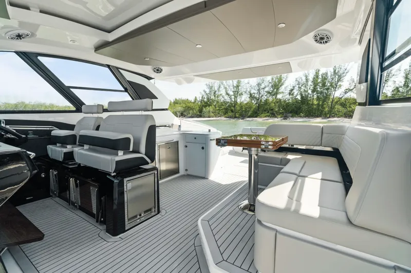 Slide: The Image of Cruisers Yachts 50GLS OB 2026 - 5897098