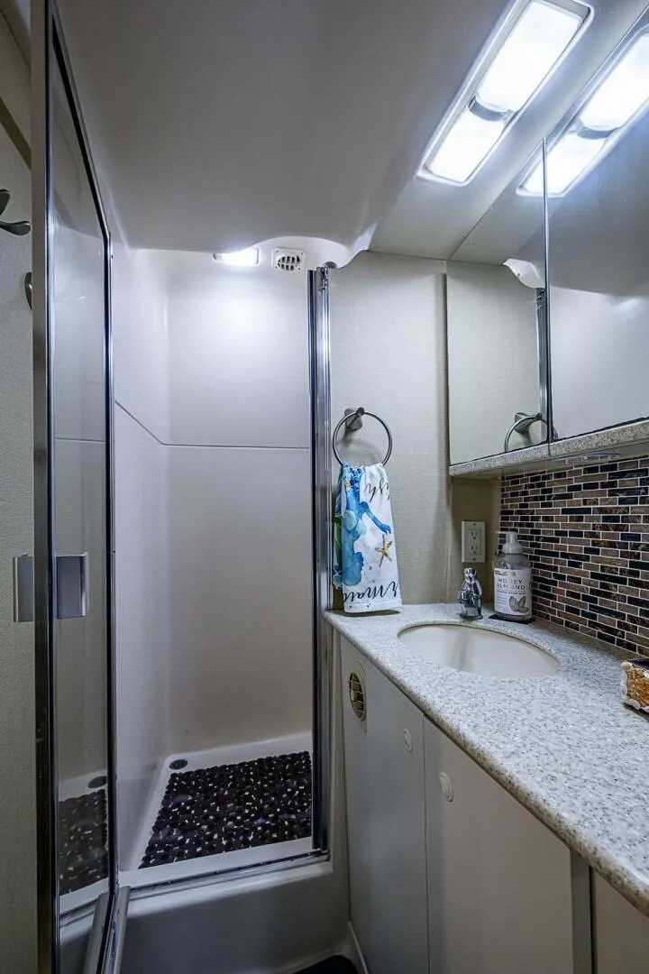 Slide: The Image of Silverton 442 Cockpit Motoryacht 2000 - 5897673