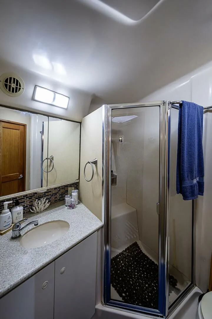 Slide: The Image of Silverton 442 Cockpit Motoryacht 2000 - 5897676