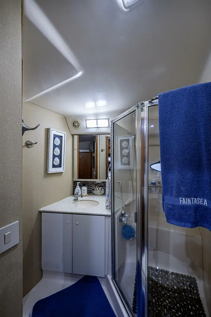 Slide: The Image of Silverton 442 Cockpit Motoryacht 2000 - 5897677