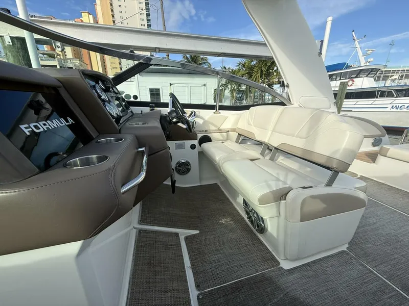 Slide: The Image of Formula 33 - Helm 2016 Formula 33 Crossover Bowrider - 5898006