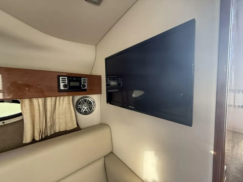 Slide: The Image of Formula 33 - Cabin 2016 Formula 33 Crossover Bowrider - 5898028