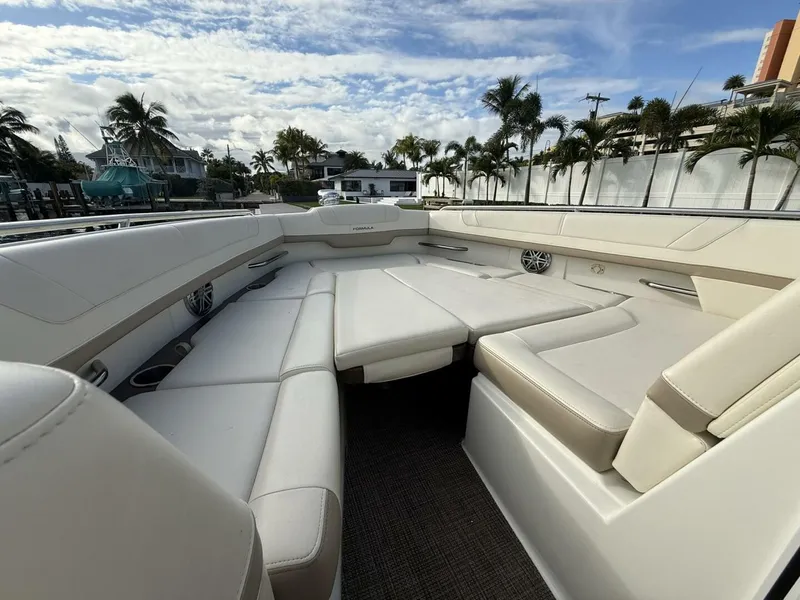 Slide: The Image of Formula 33 - Bow 2016 Formula 33 Crossover Bowrider - 5898036