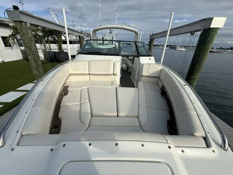 Slide: The Image of Formula 33 - Bow 2016 Formula 33 Crossover Bowrider - 5898042