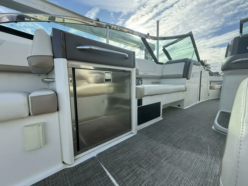Slide: The Image of Formula 33 -  Aft 2016 Formula 33 Crossover Bowrider - 7680966