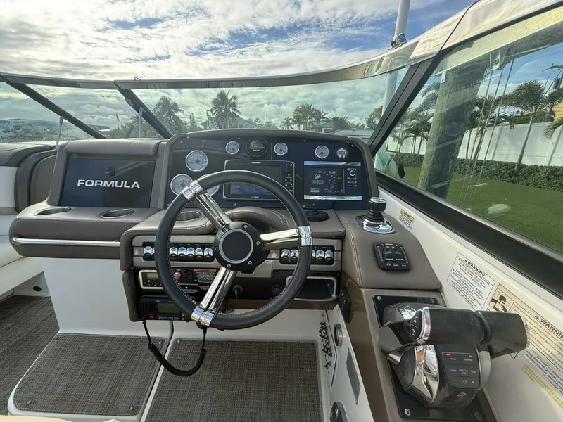 Slide: The Image of Formula 33 - Helm 2016 Formula 33 Crossover Bowrider - 5898017