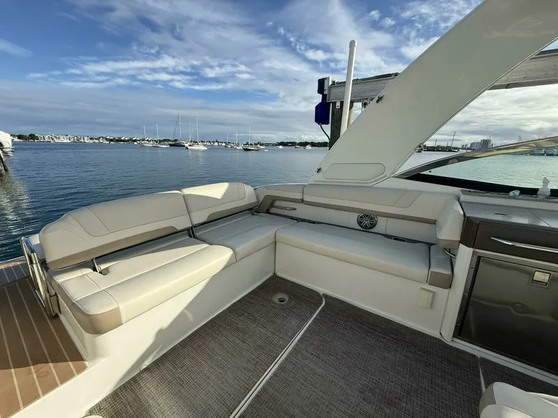Slide: The Image of Formula 33 -  Aft 2016 Formula 33 Crossover Bowrider - 7680964