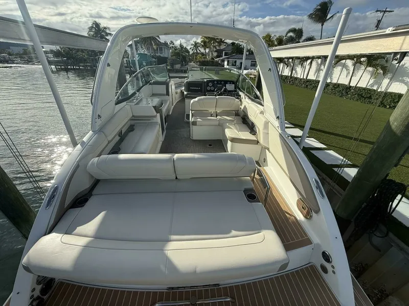 Slide: The Image of Formula 33 -  Aft 2016 Formula 33 Crossover Bowrider - 7680963