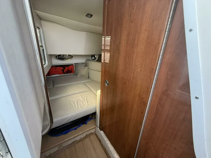 Slide: The Image of Formula 33 -  Cabin 2016 Formula 33 Crossover Bowrider - 7680959