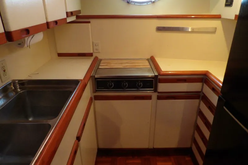 Slide: The Image of Aquarius 41 1988 - 5897971