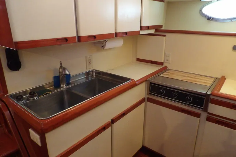 Slide: The Image of Aquarius 41 1988 - 5897972