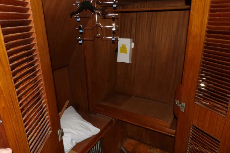 Slide: The Image of Aquarius 41 1988 - 5897987