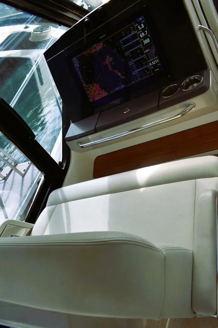 Slide: The Image of Boston Whaler 405 Conquest 2023 - 5905193