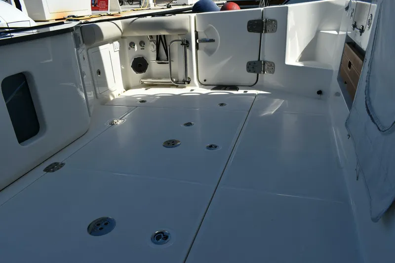 Slide: The Image of Boston Whaler 405 Conquest 2023 - 5905197