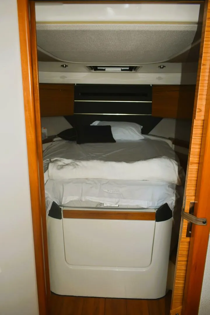 Slide: The Image of Boston Whaler 405 Conquest 2023 - 5905209