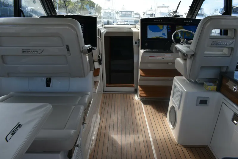 Slide: The Image of Boston Whaler 405 Conquest 2023 - 5905206