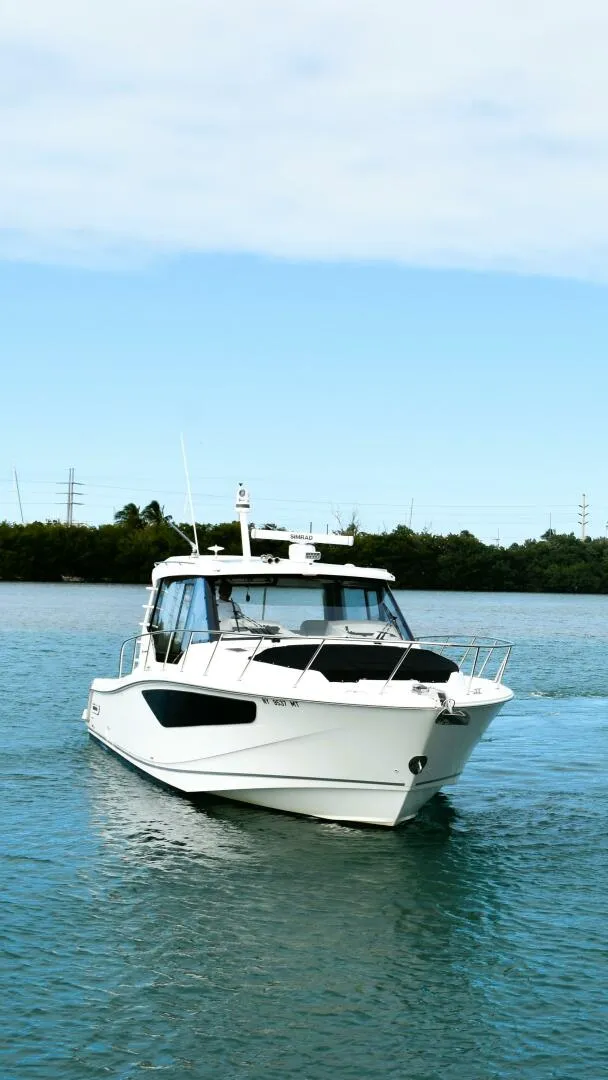Slide: The Image of Boston Whaler 405 Conquest 2023 - 5905214