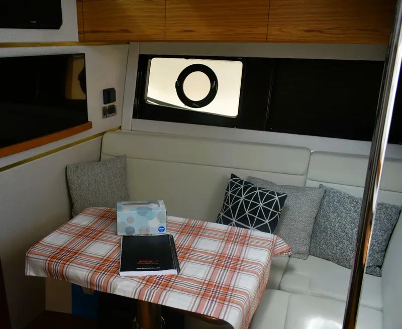 Slide: The Image of Boston Whaler 405 Conquest 2023 - 5905216