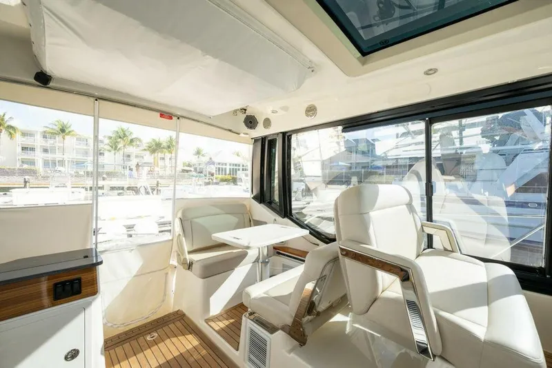 Slide: The Image of Boston Whaler 405 Conquest 2023 - 5987698