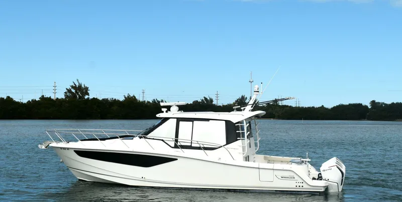Slide: The Image of Boston Whaler 405 Conquest 2023 - 5905212