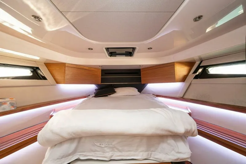 Slide: The Image of Boston Whaler 405 Conquest 2023 - 5987707