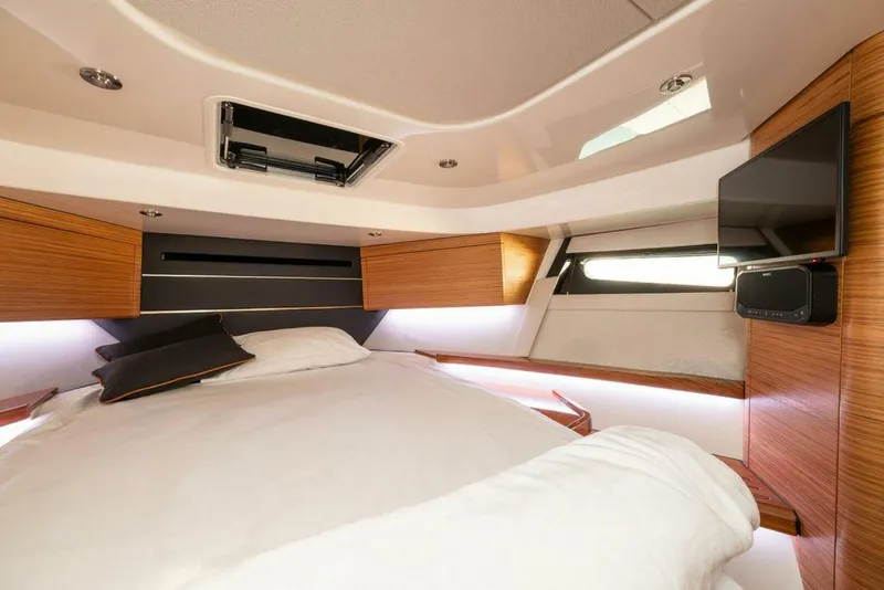 Slide: The Image of Boston Whaler 405 Conquest 2023 - 5987708