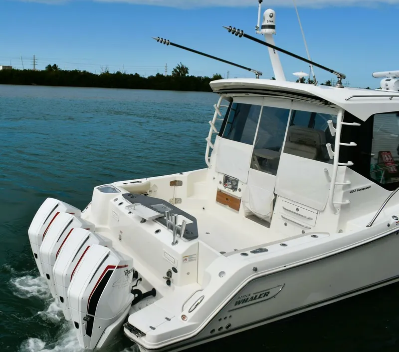 Slide: The Image of Boston Whaler 405 Conquest 2023 - 5905215