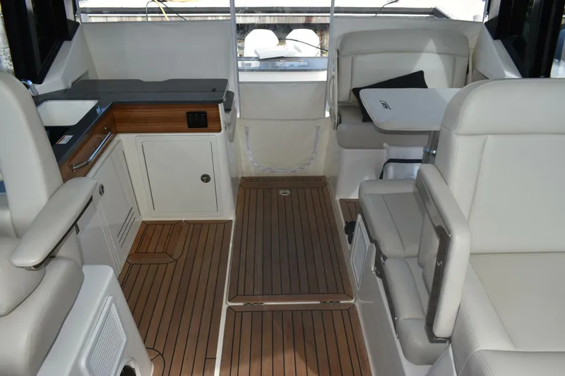 Slide: The Image of Boston Whaler 405 Conquest 2023 - 5905191