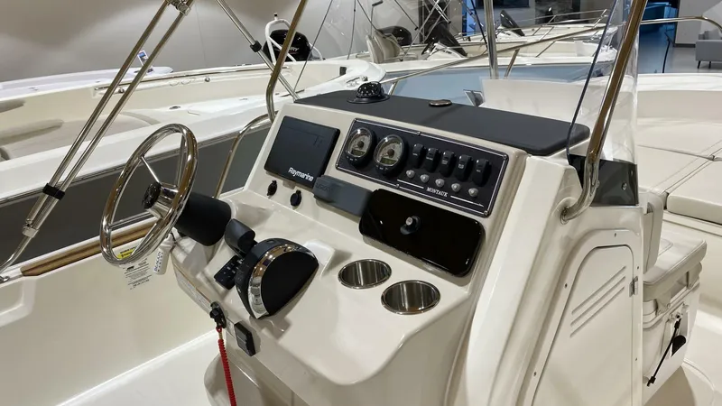 Slide: The Image of Boston Whaler 21 2022 - 5898388