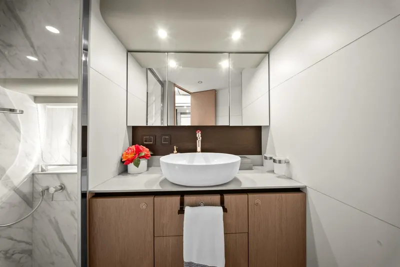 Slide: The Image of 2025 Absolute 48 Navetta - Head - 5899729