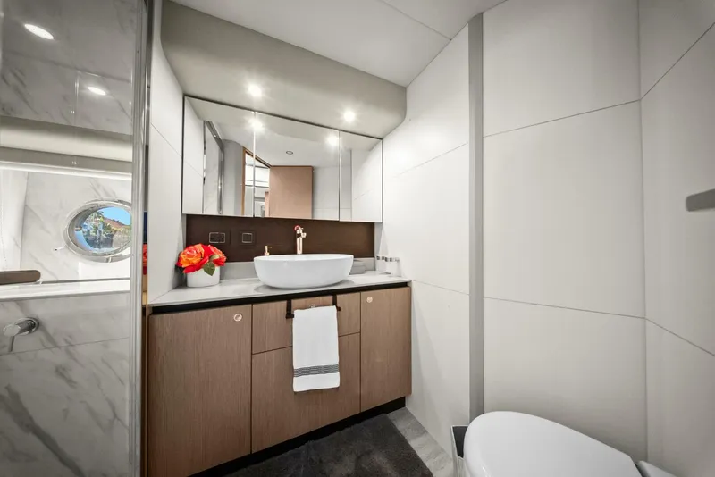 Slide: The Image of 2025 Absolute 48 Navetta - Head - 5899728