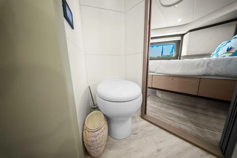 Slide: The Image of 2025 Absolute 48 Navetta - Head - 5899727